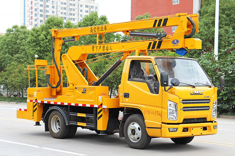 江鈴13.5米單排藍(lán)牌高空作業(yè)車