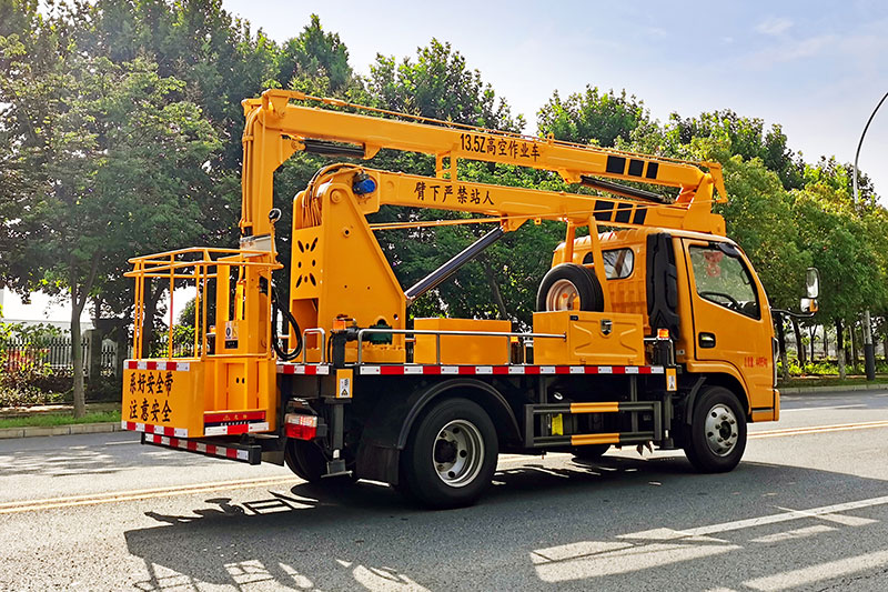 東風(fēng)13.5米藍牌高空作業(yè)車