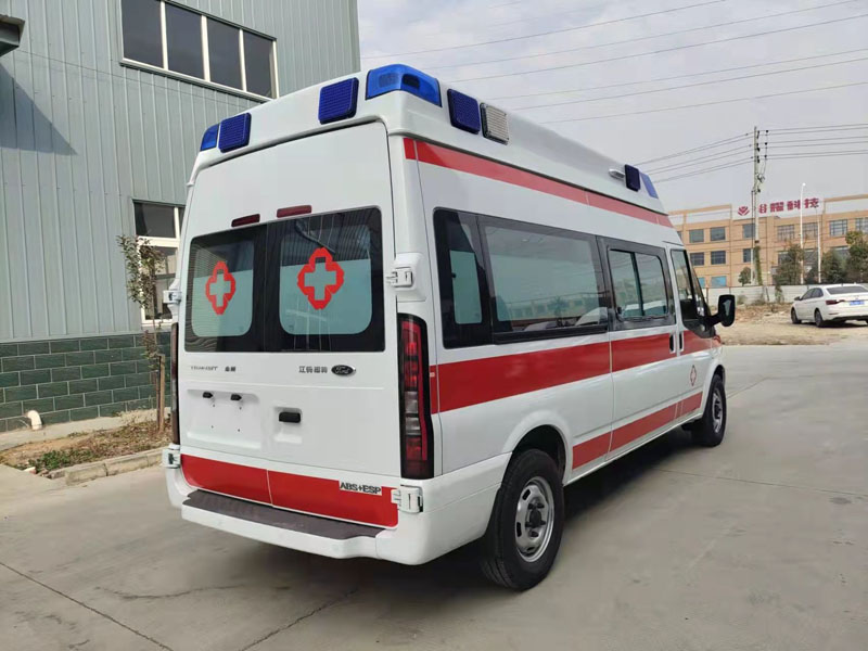 福特V348長(zhǎng)軸高頂救護(hù)車(chē)