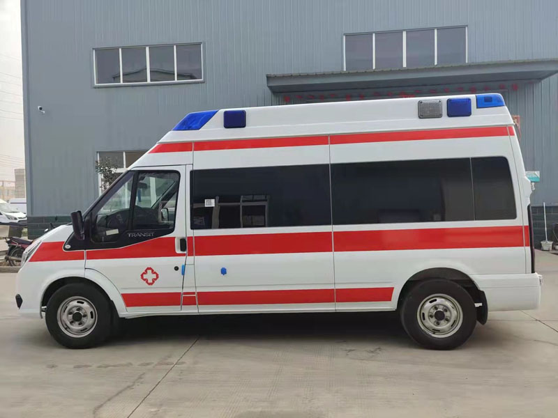福特V348長(zhǎng)軸高頂救護(hù)車(chē)