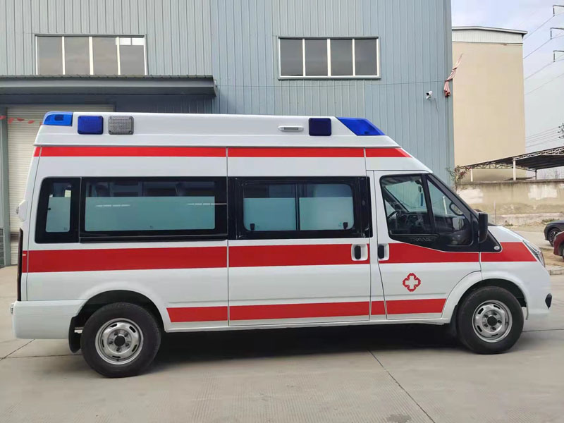 福特V348長(zhǎng)軸高頂救護(hù)車(chē)