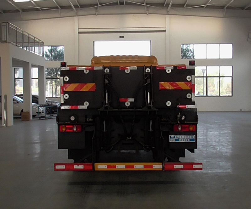 程力威牌CLW5122TFZD6型防撞緩沖車(chē)